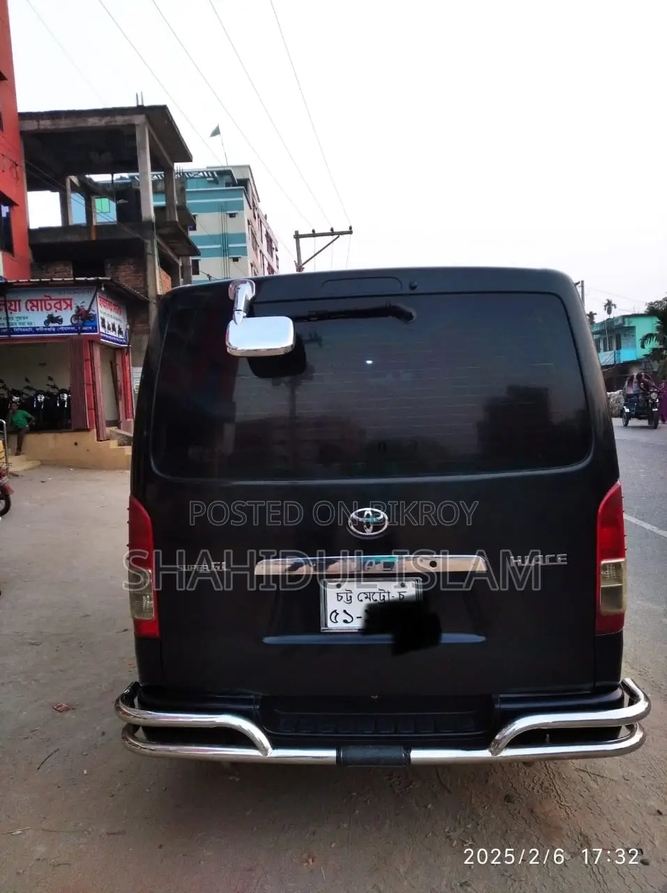 Toyota HiAce 2004 Black