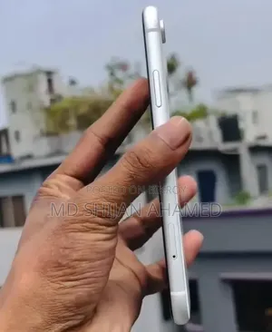 Apple iPhone XR 64 GB White