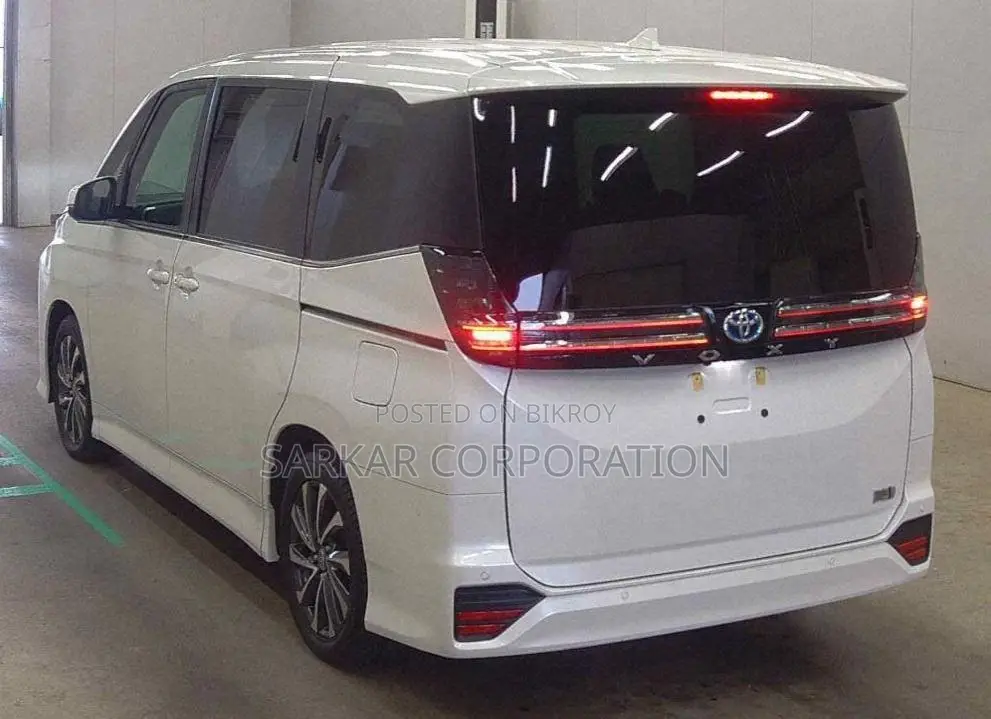 Toyota Voxy 2023 Pearl