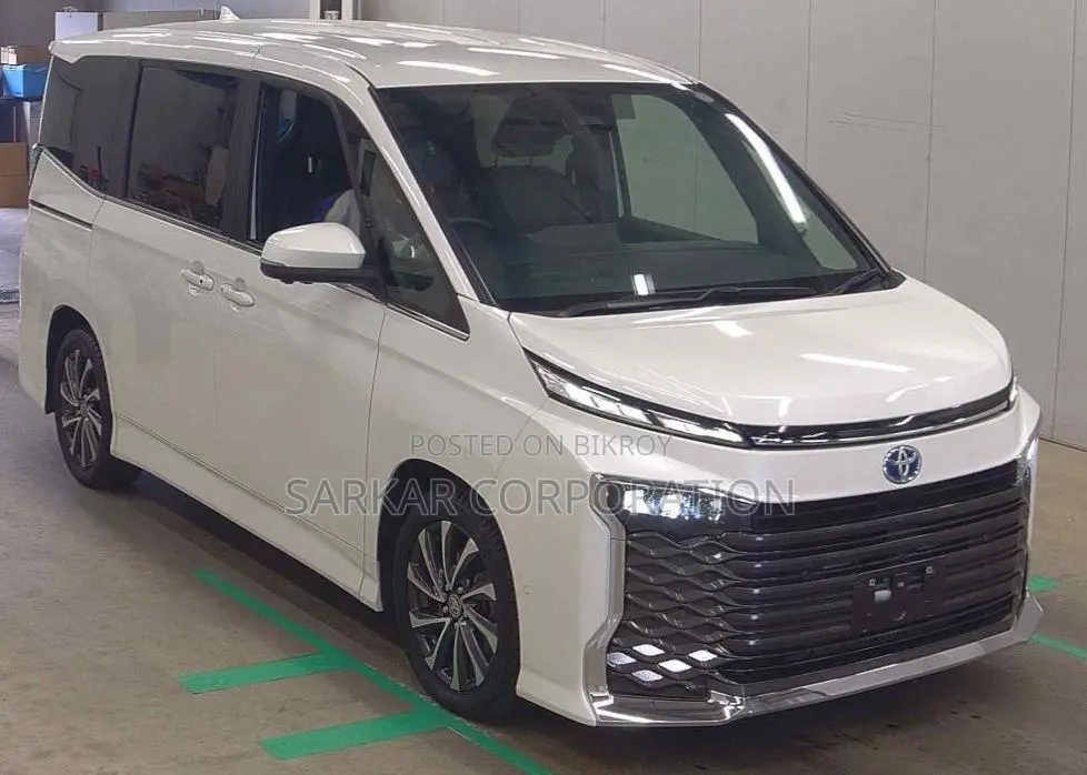 Toyota Voxy 2023 Pearl