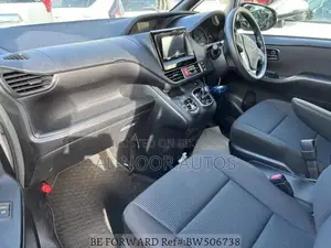 Toyota Noah 2021 Silver
