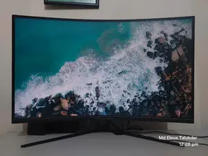 32" Titan Army Full Fresh Curve Monitor