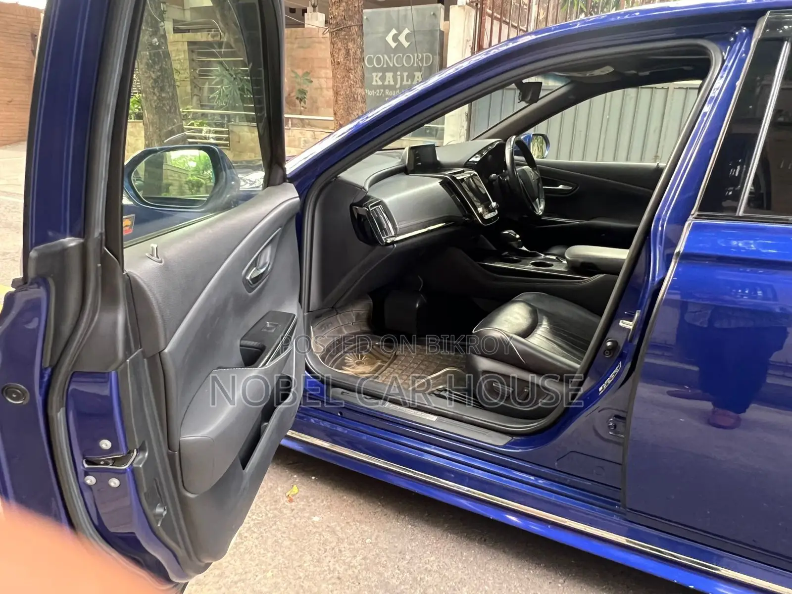 Toyota Crown 2018 Blue