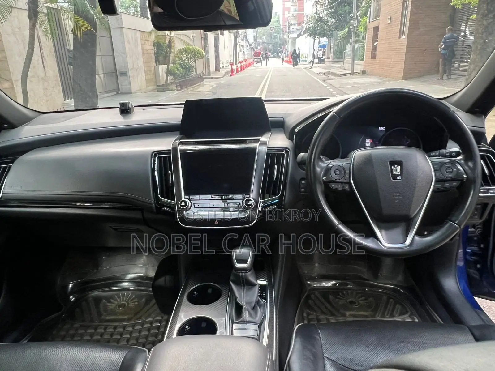 Toyota Crown 2018 Blue