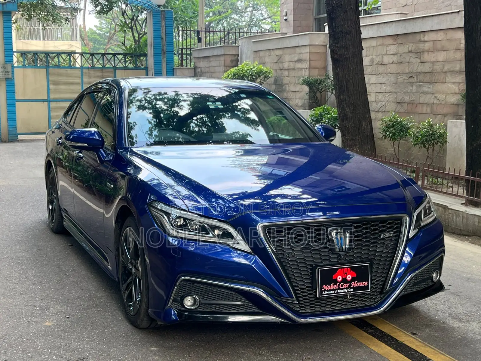 Toyota Crown 2018 Blue