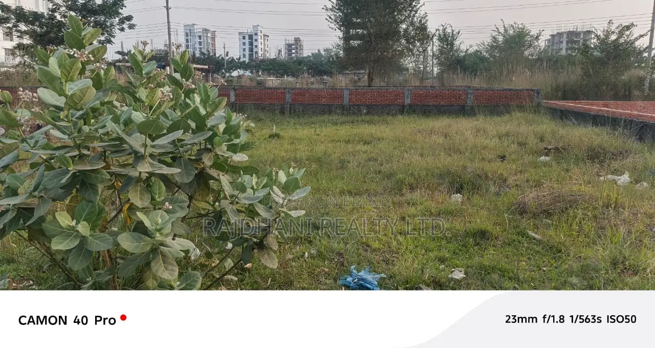6 কাঠার প্লট বিক্রয় P ব্লক বসুন্ধরা আবাসিক ।