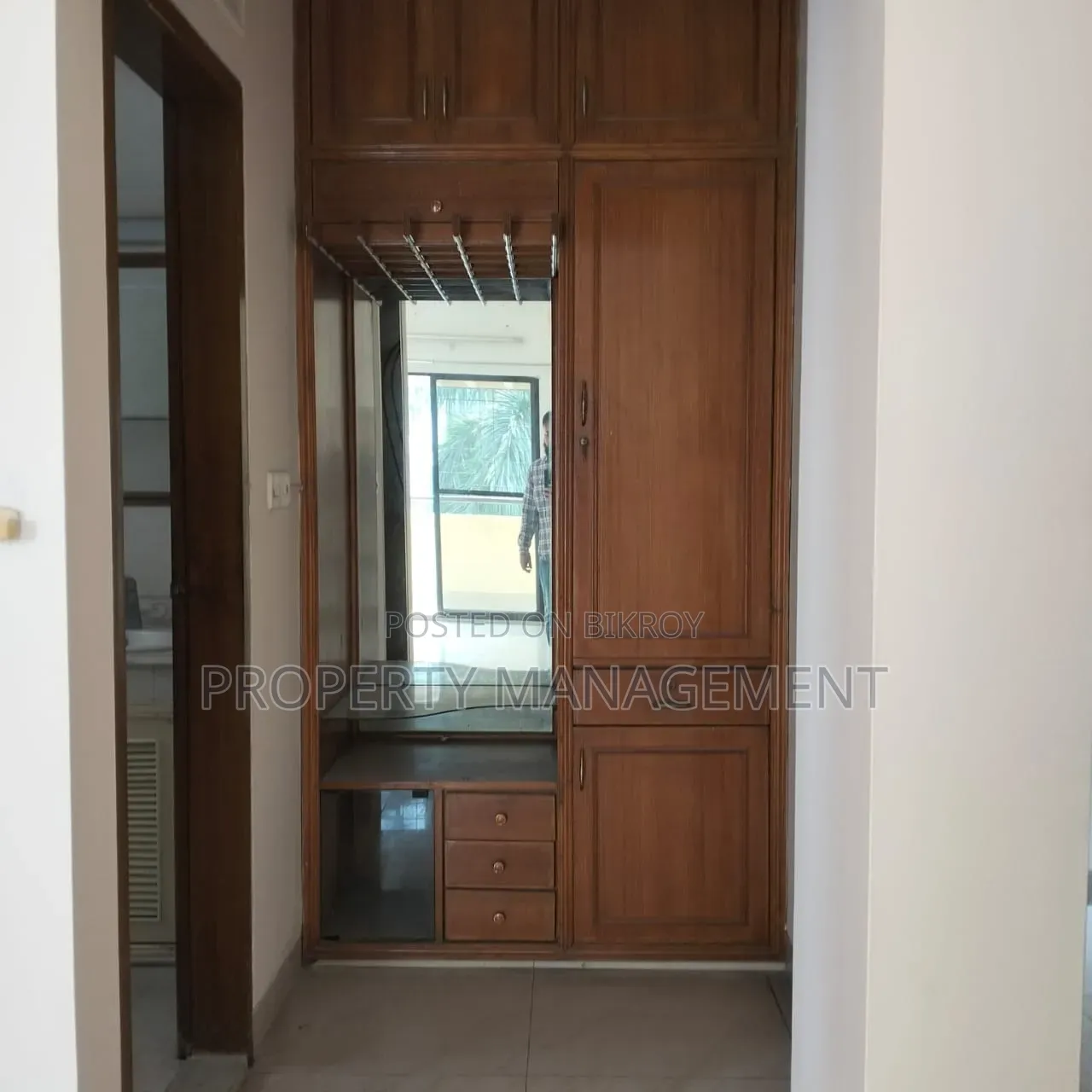 2300sqft Office Rent