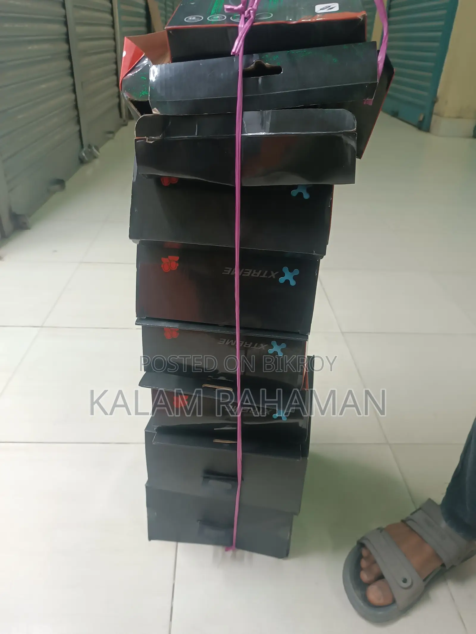 ৮টি হেডফোন