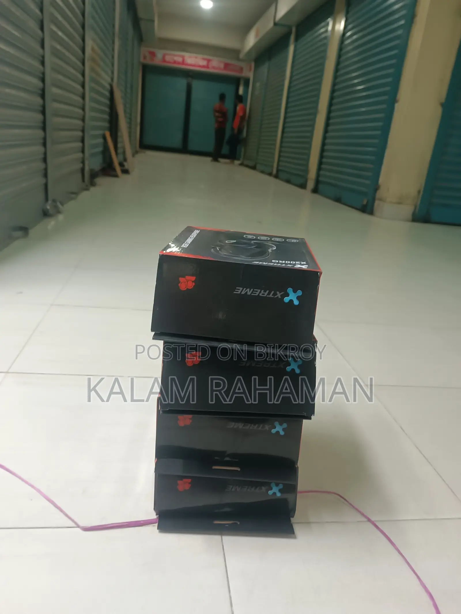 ৮টি হেডফোন