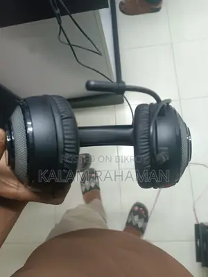 ৮টি হেডফোন