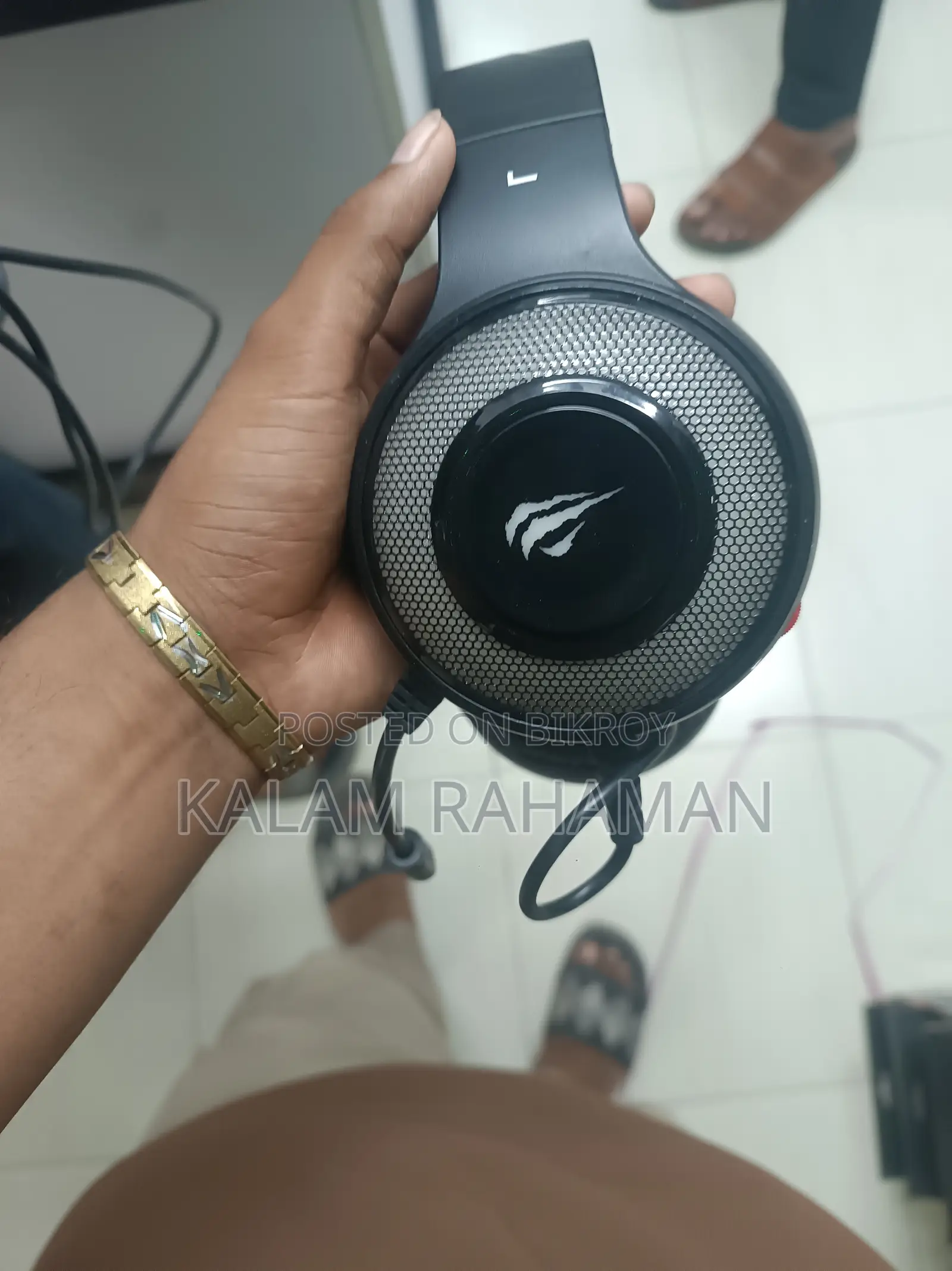 ৮টি হেডফোন