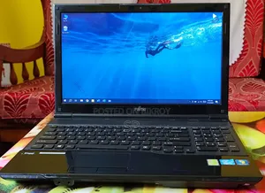 Fujitsu Laptop 4GB Intel Core i3 SSD 256GB