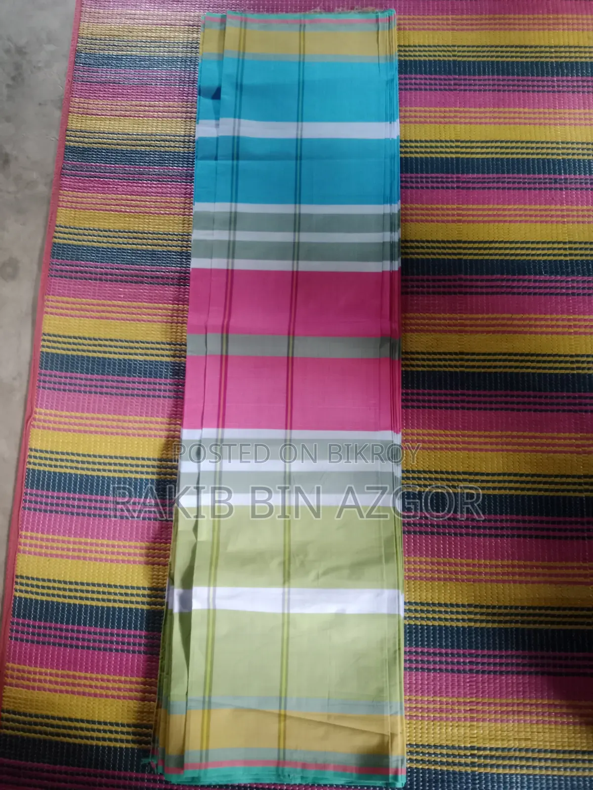 Features and Craftsmanship of Handloom Lungi
