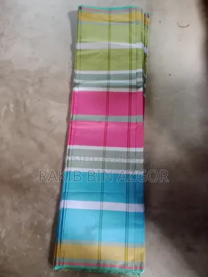 Features and Craftsmanship of Handloom Lungi