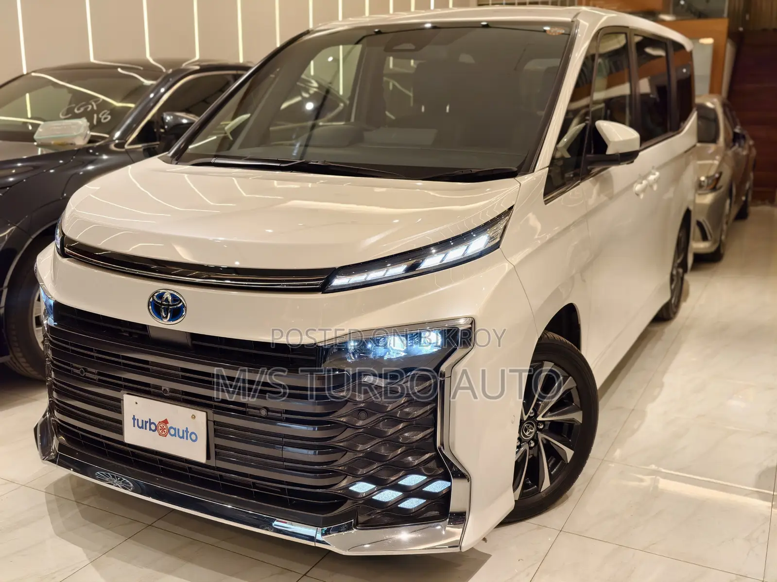 New Toyota Voxy 2025 Pearl