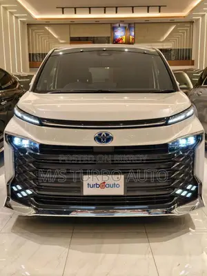 New Toyota Voxy 2025 Pearl