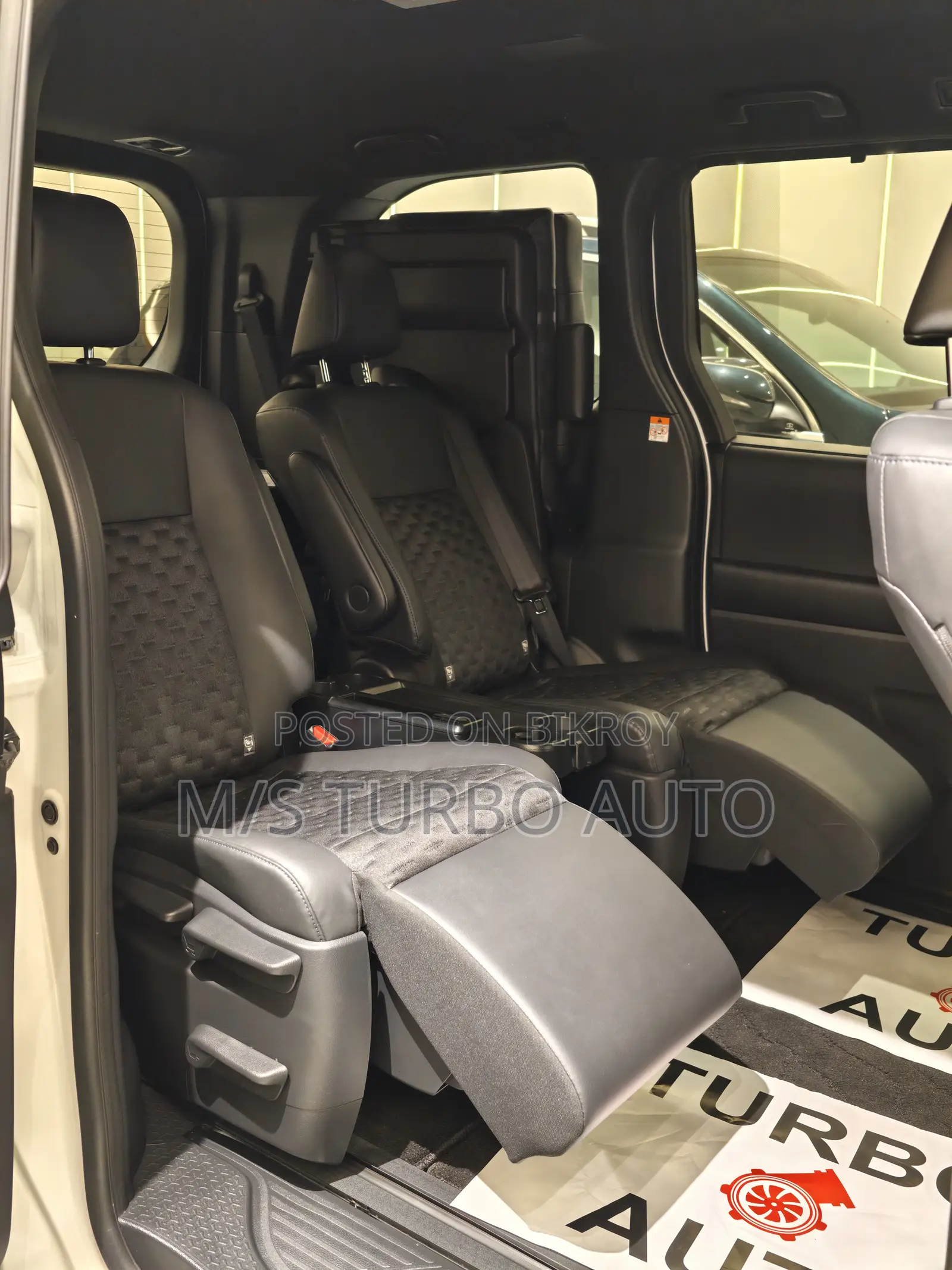 New Toyota Voxy 2025 Pearl