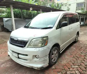 Toyota Voxy 2002 White