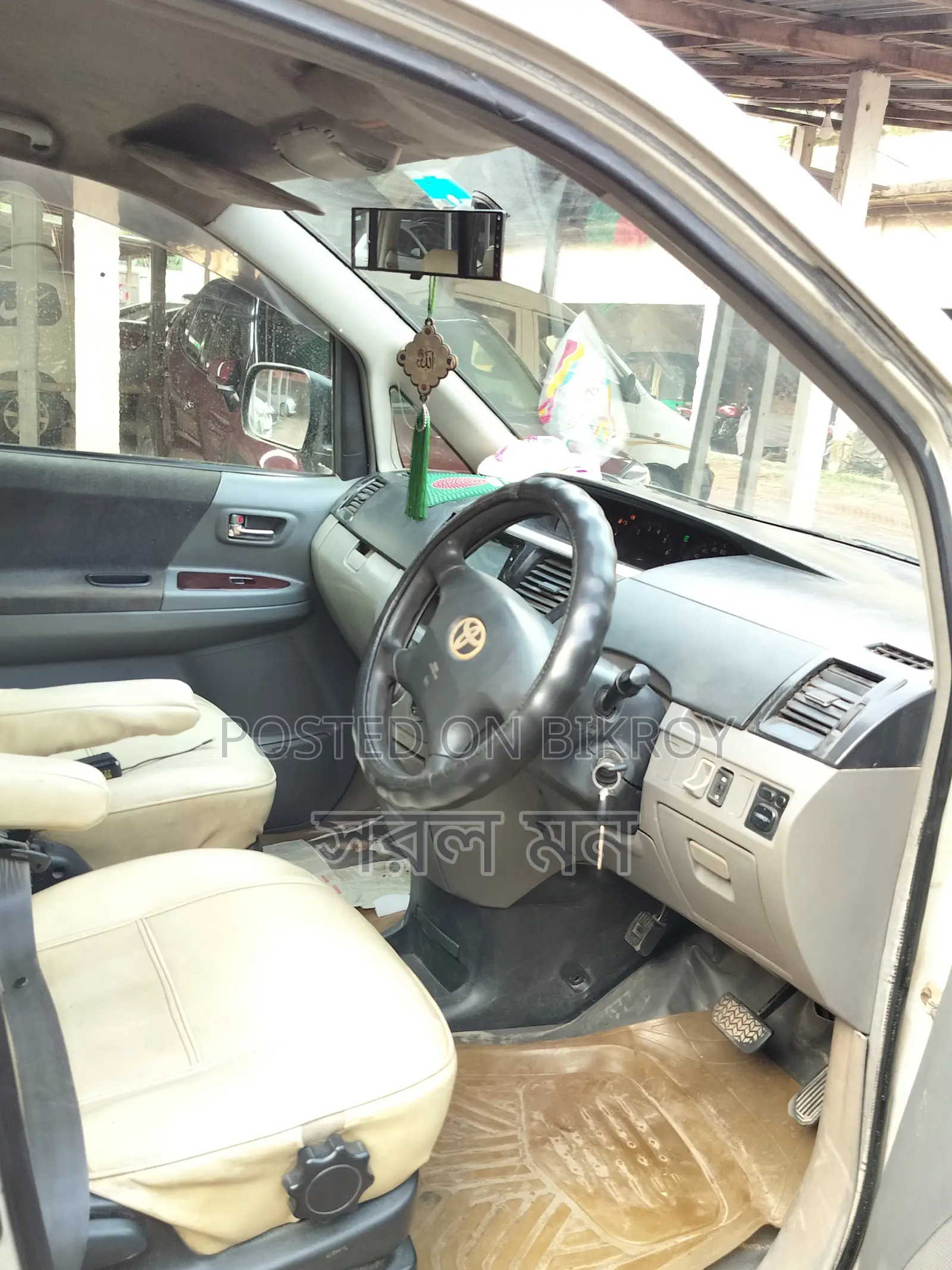 Toyota Voxy 2002 White