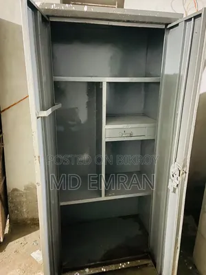 স্টিলের আলমারি