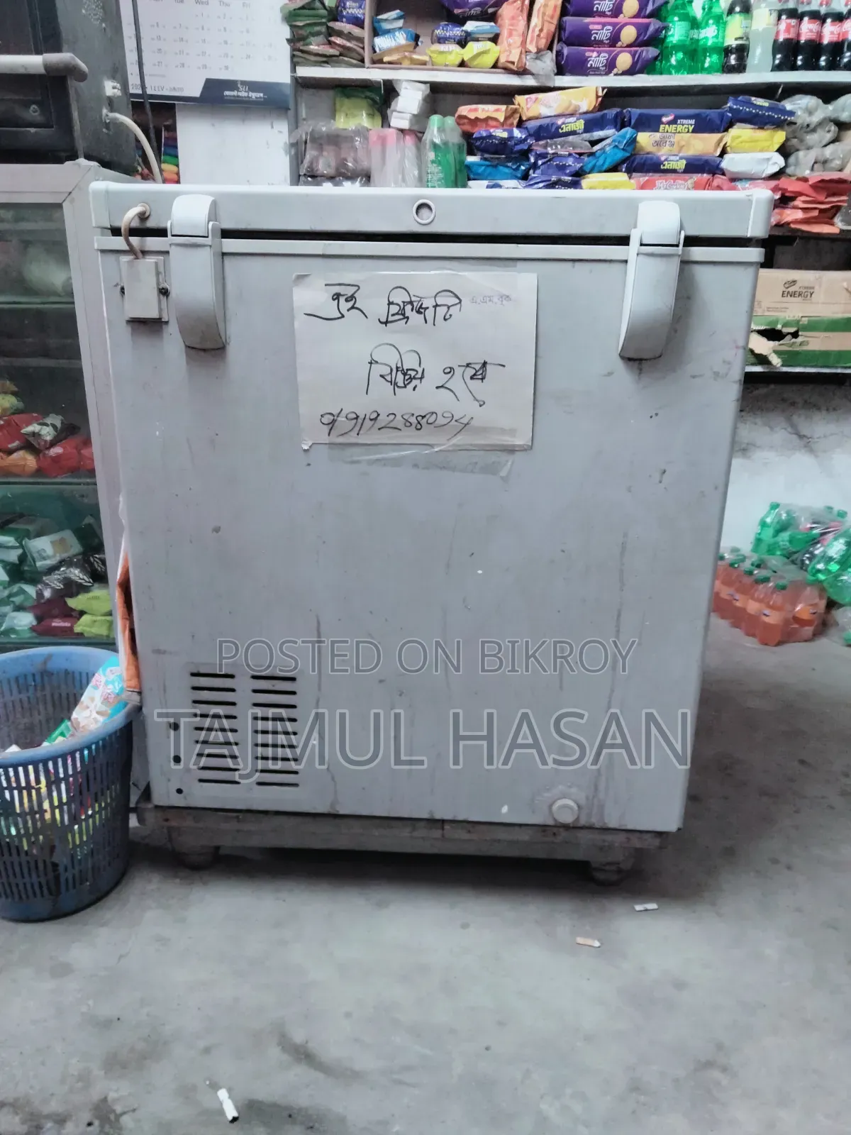 একটা ডিপ ফ্রিজ বিক্রি করা হবে।