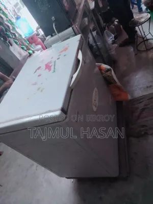 একটা ডিপ ফ্রিজ বিক্রি করা হবে।