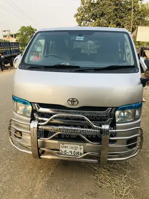Toyota HiAce 2004 সিলভার