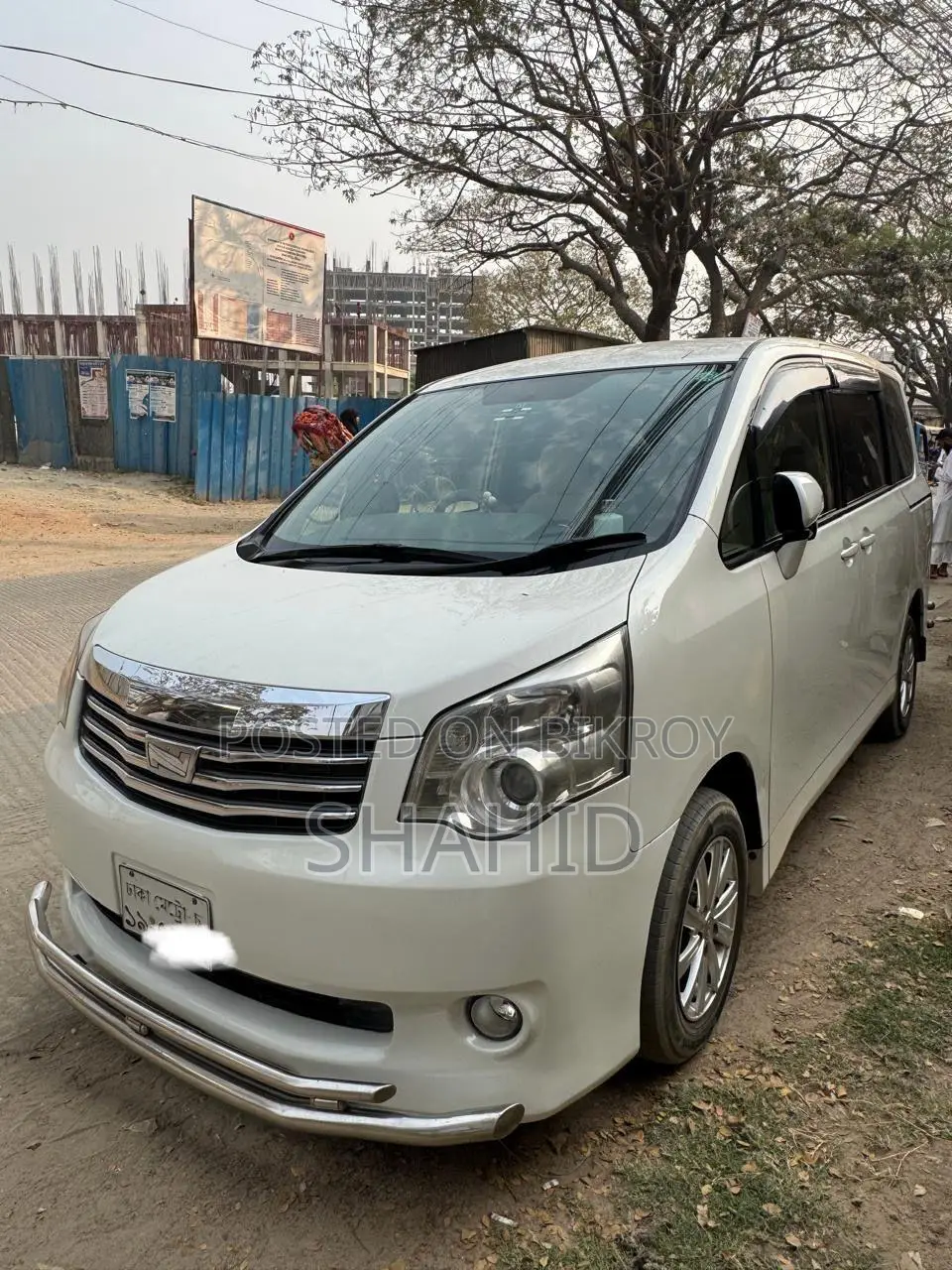 Toyota Noah 2.0 143hp AWD (8 Seater) 2012 Pearl