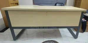 অফিস টেবিল