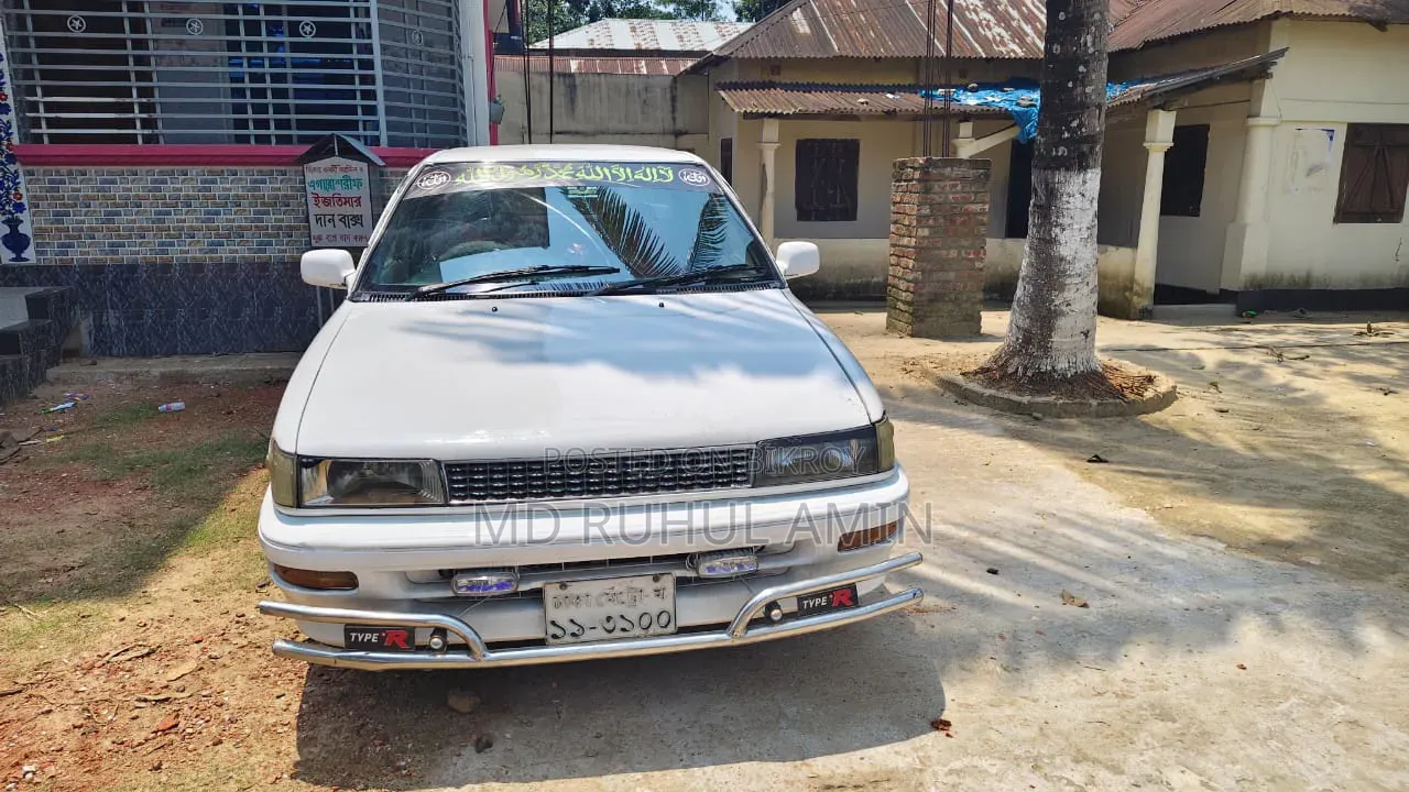 Toyota HiAce 1999 White