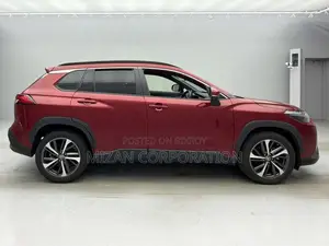 Toyota Corolla Cross 1.8 Hybrid AWD 2021 Maroon