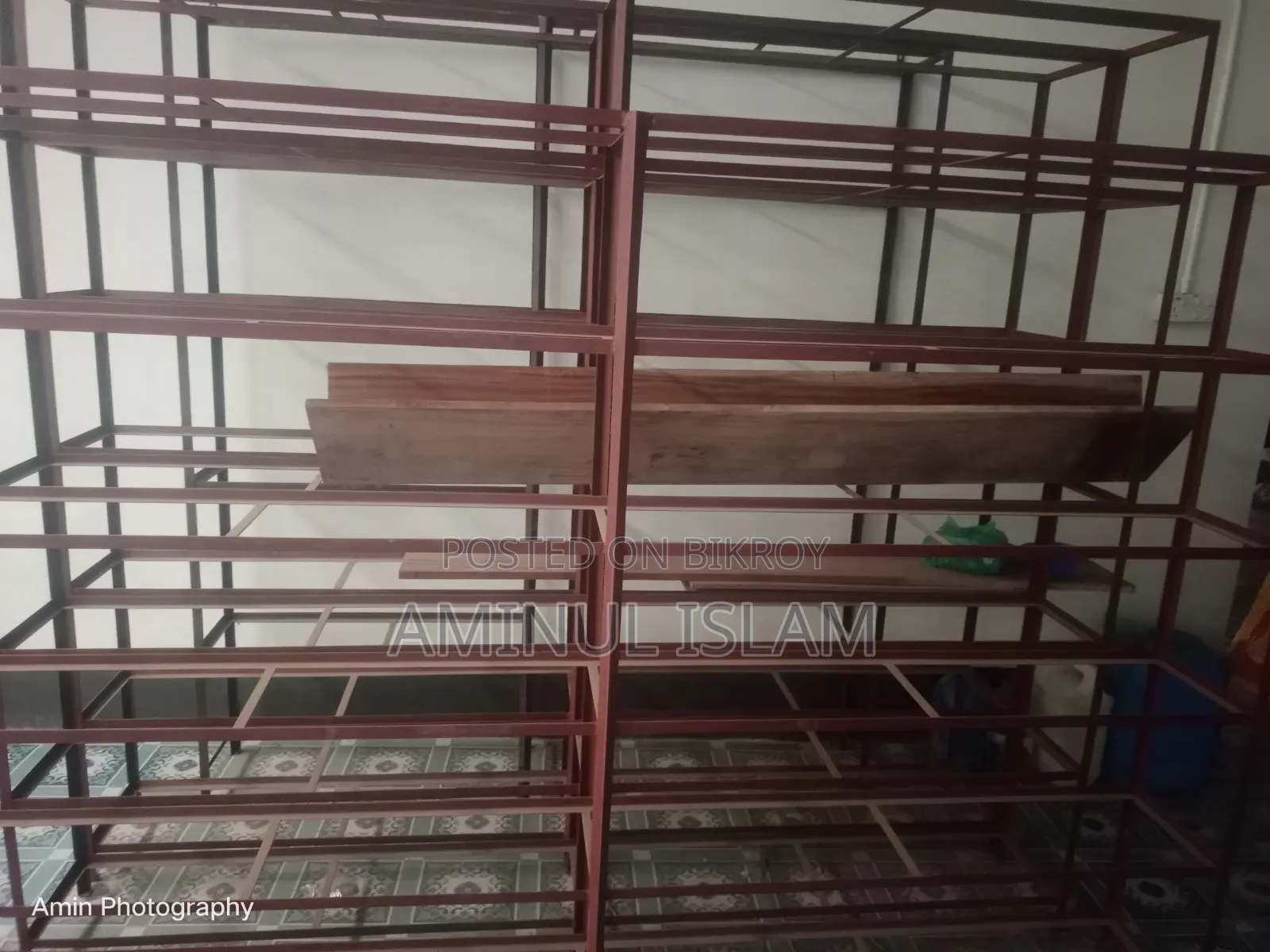 দোকানের রেগ আছে একদম নিউ বানানোর পর আর দোকানে লাগানো হয়নি লোহার রেক