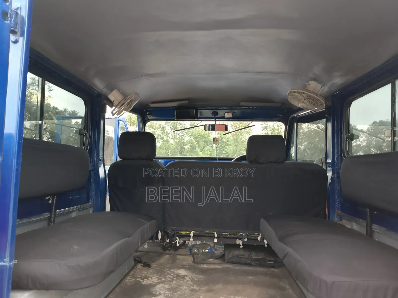 Mitsubishi Jeep 2000 Blue