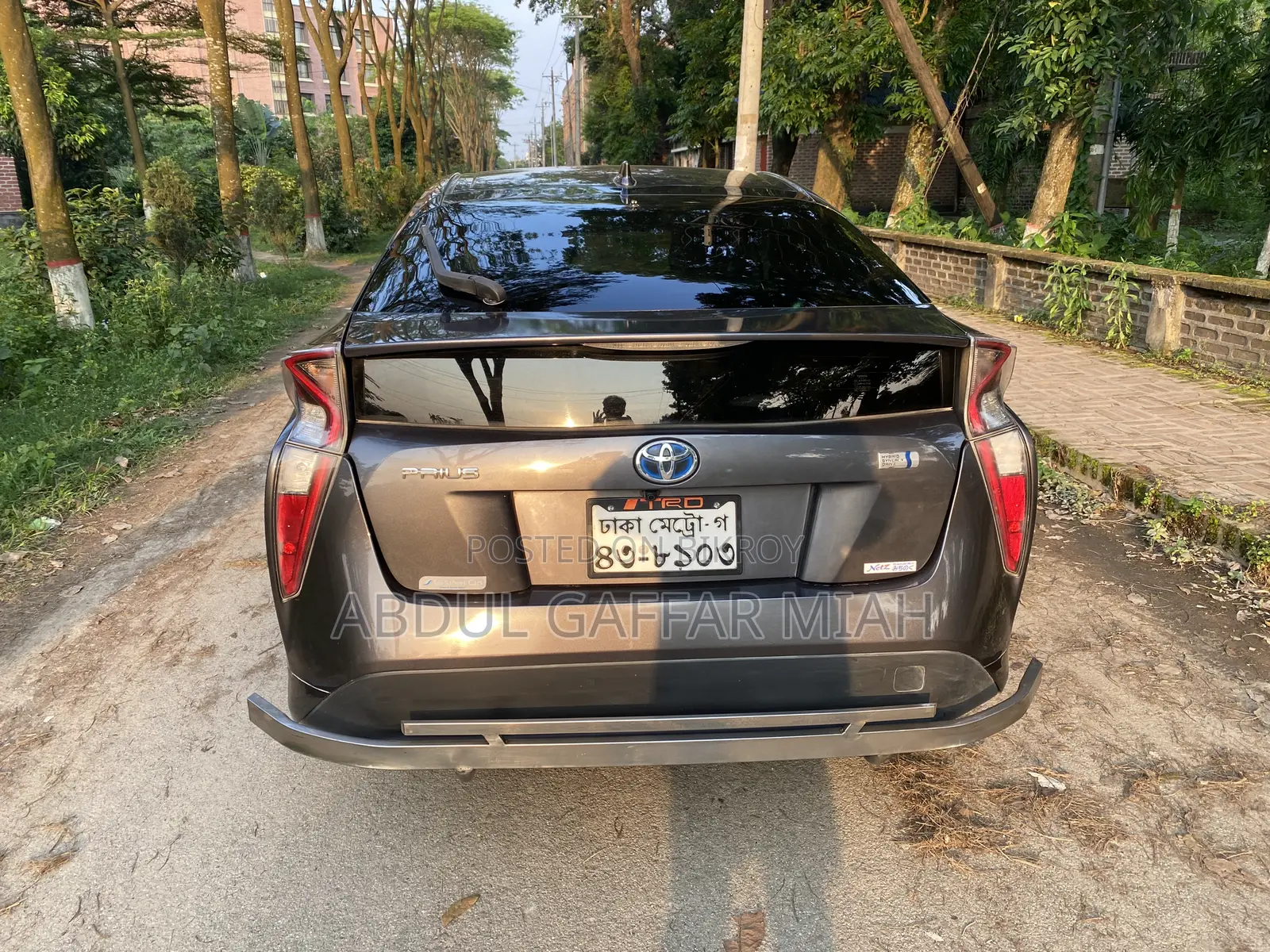 Toyota Prius 4-Door Hatchback (1.8L 4-Cylinder Gas/Electric Hybrid CVT) 2016