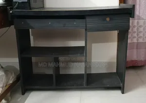 কম্পিউটার টেবিল বিক্রি হবে।