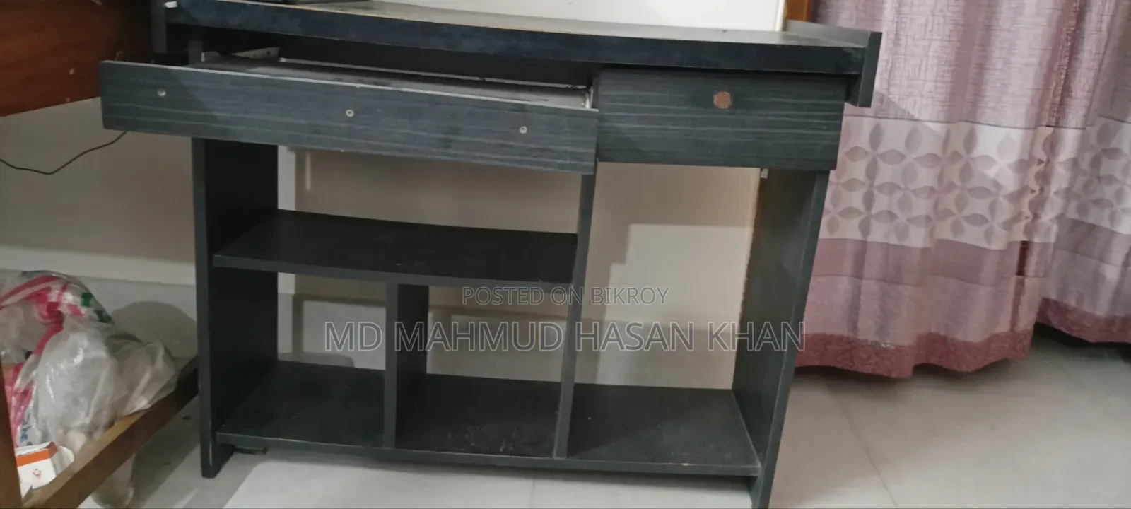 কম্পিউটার টেবিল বিক্রি হবে।