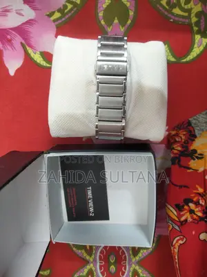 Halei ব্র্যান্ড নিউ মেটাল ঘড়ি (অব্যবহৃত) - বক্সসহ