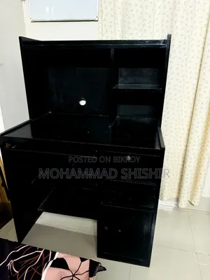 স্টাডি এবং কম্পিউটার টেবিল