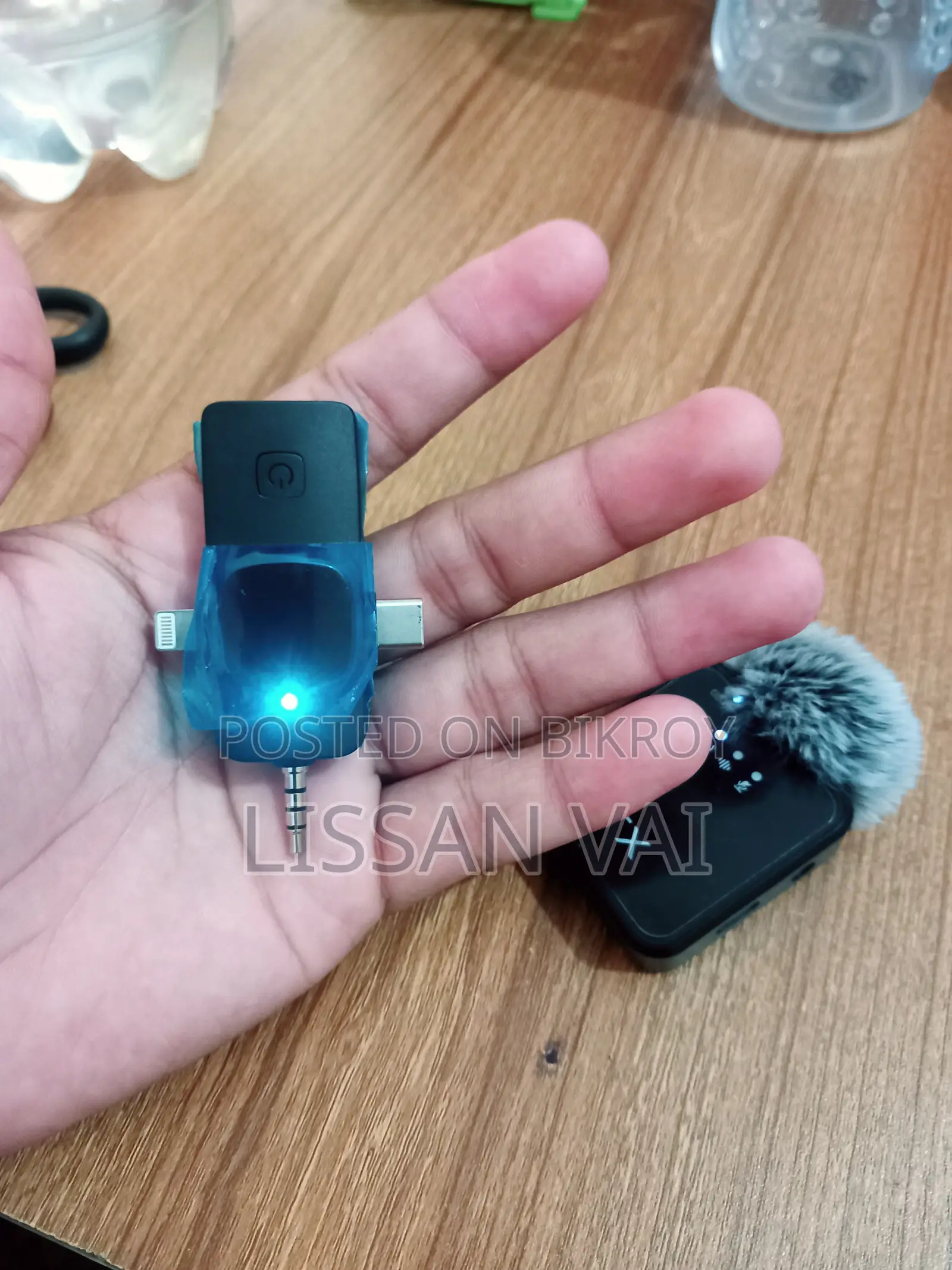 Selling F11-2 Wireless Microphone.