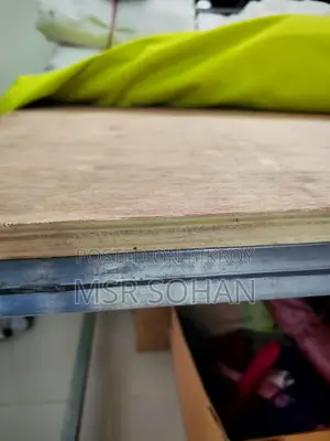 গার্মেন্ট কাটিং টেবিল