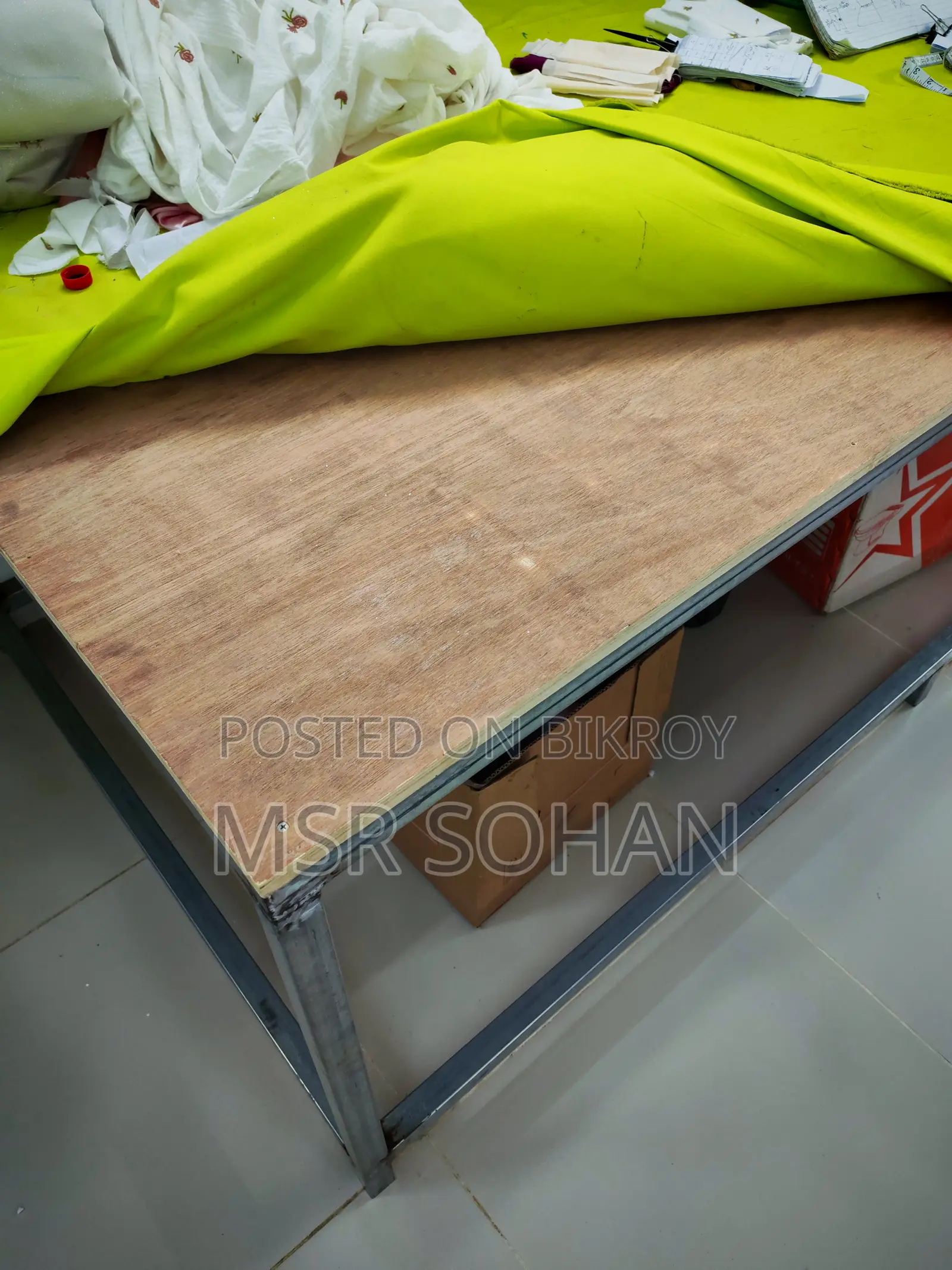 গার্মেন্ট কাটিং টেবিল