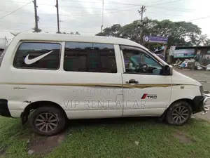 Toyota Voxy 2005 White