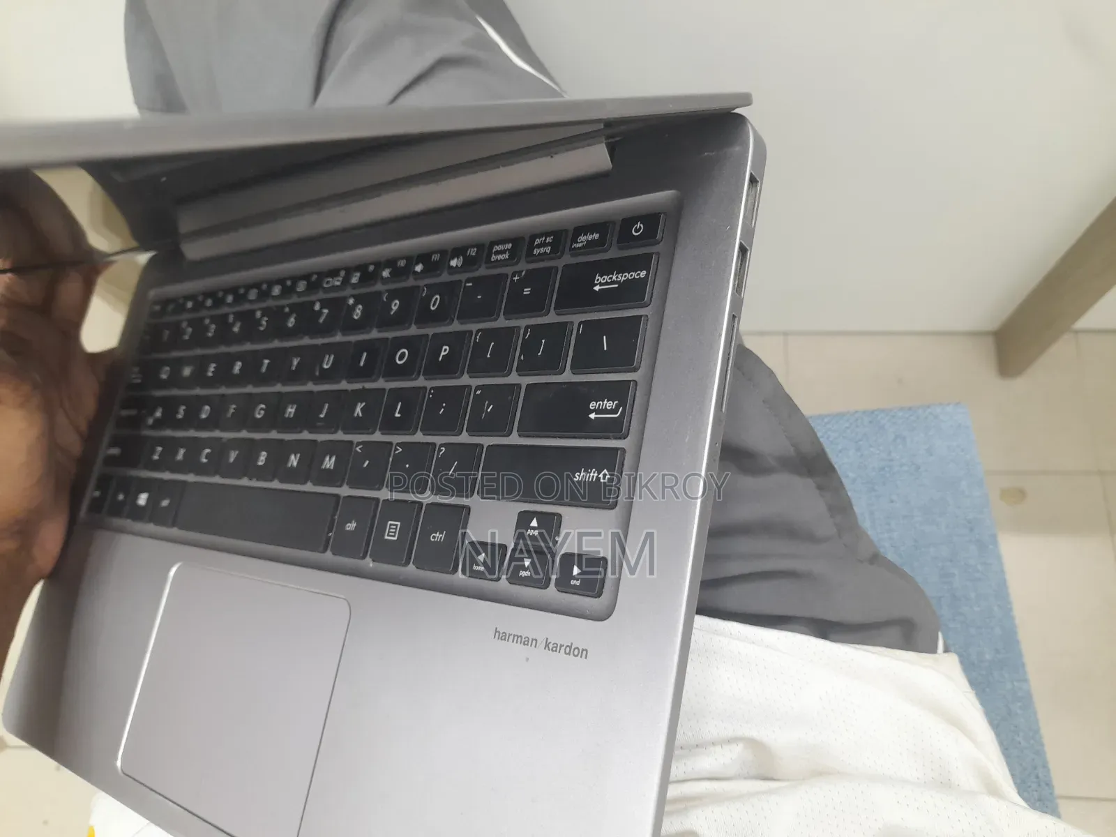 Laptop Asus ZenBook UX430UA 4GB Intel Core I3 SSD 1T