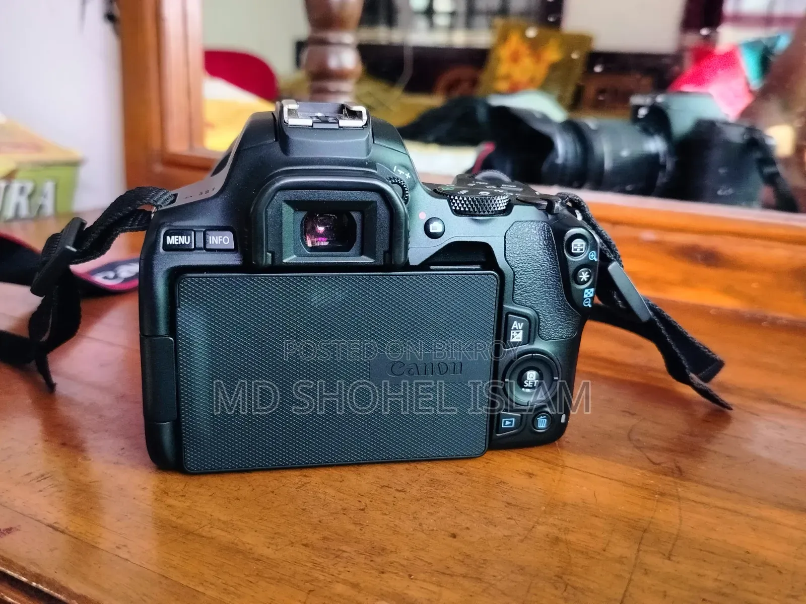 Canon Eos 250d DSLR Camera With 85mm F/1.8 Usm Ultrasonic Lens