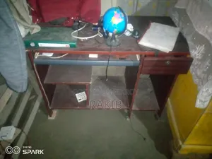 কম্পিউটার টেবিল