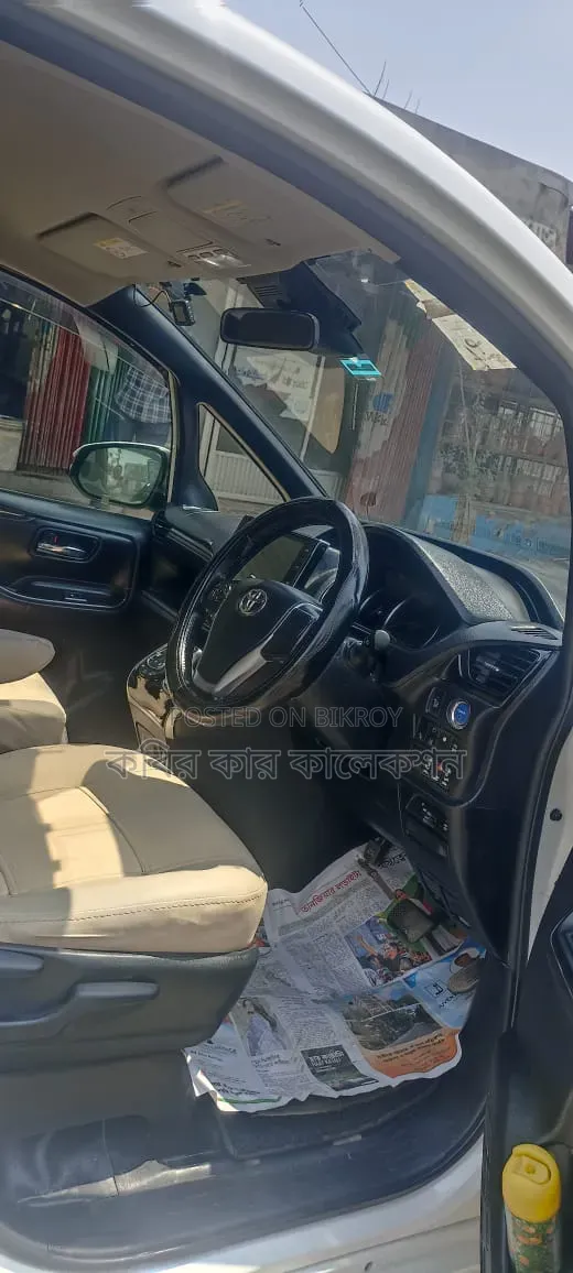 Toyota Esquire 1.8 FWD Hybrid (7 Seater) 2016 Pearl