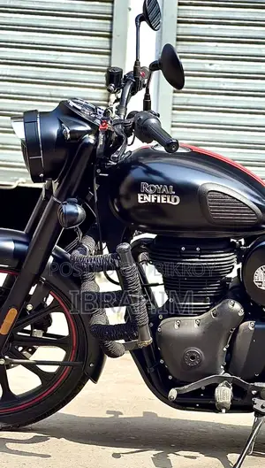 Royal Enfield Classic 350 2025 Black
