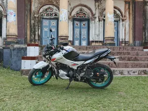 Hero Thriller 160R 2024 White