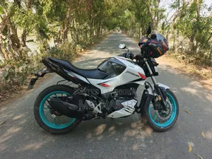 Hero Thriller 160R 2024 White