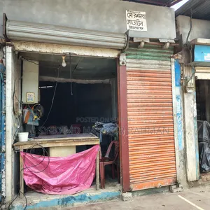 Warehouse / Showroom / Factory for Rent Adjacent to Main Road